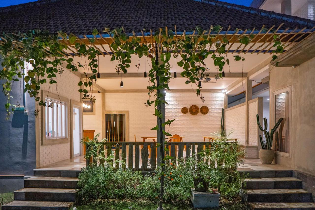 Berawa Dini Guesthouse Canggu Екстериор снимка